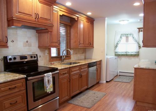135 Cirrus Rd, Holbrook, NY 11741-4404