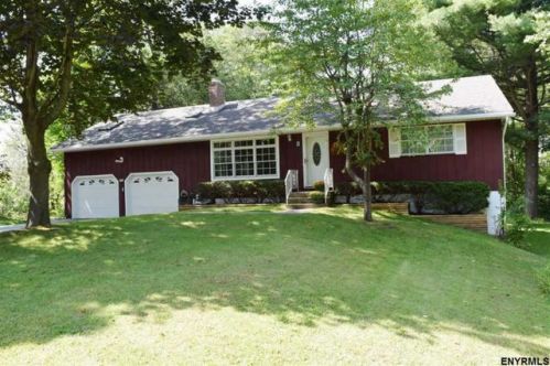 3 Ponderosa Dr, Clifton Park Center, NY 12065-6209
