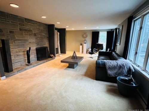 16 Mashentuck Rd, Killingly CT  06239-2221 exterior