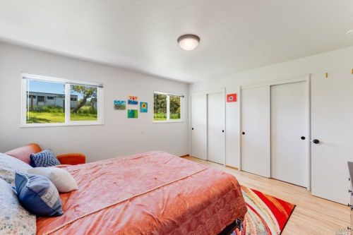 5625 Henning Rd, Sebastopol CA  95472-6332 exterior