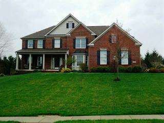 935 Westlake Hills Dr, Columbus, IN 47201-1105