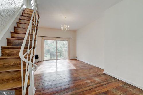 109 7 St, Washington DC  20003-1212 exterior