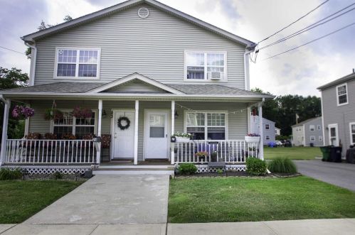 21 Stuart Ave, New Hamburg, NY 12590-2710