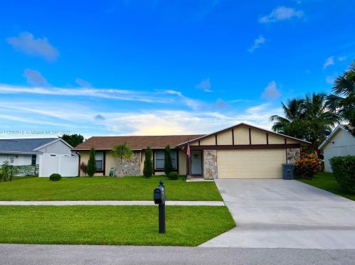 5310 Steven Rd, Boynton Beach, FL 33472-1043