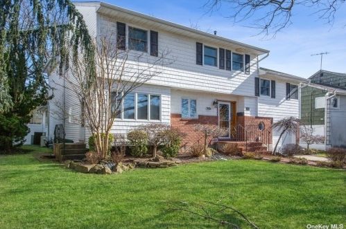 11 Park Cir, Cedarhurst, NY 11516-1024