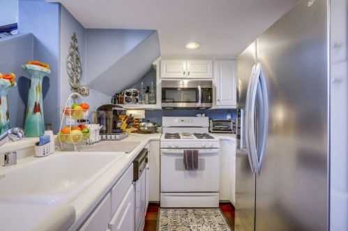 24 Bolivar St, Newport Beach CA  92663-4420 exterior