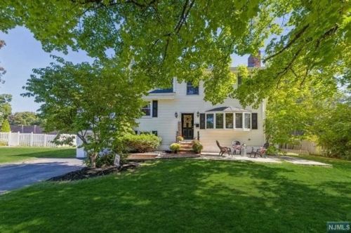 107 Arbor Dr, Ho Ho Kus, NJ 07423-1661