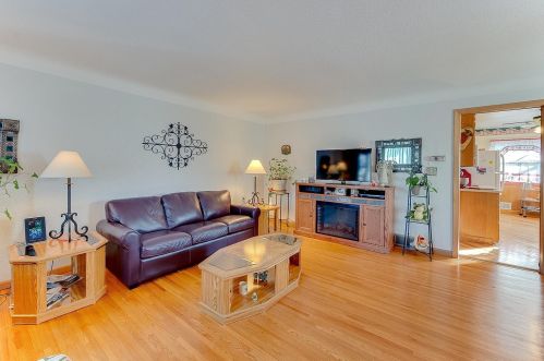 1304 Etna St, Saint Paul, MN 55106-2120