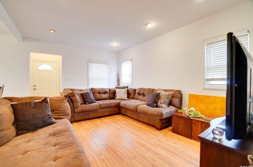 12136 198th St, Jamaica, NY 11413-1141