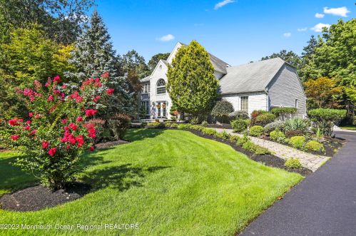 6 Woodlen Ct, East Freehold, NJ 07728-9207