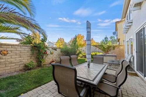 27122 Brown Oaks Way, Santa Clarita CA  91387-3894 exterior