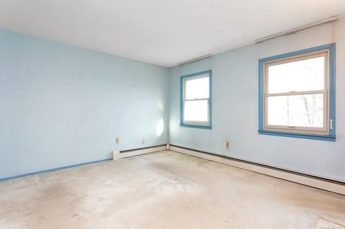 22 Concord Rd, Fishkill NY 12524-1403 exterior