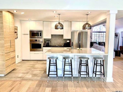 525 Seven Ponds Towd Rd, Watermill NY  11976-2323 exterior