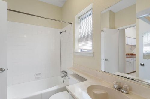 2902 Cole St, Austin TX  78705-3423 exterior