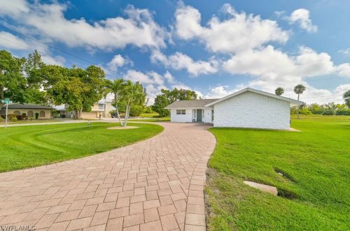 4201 4th Pl, Cape Coral, FL 33904-8477