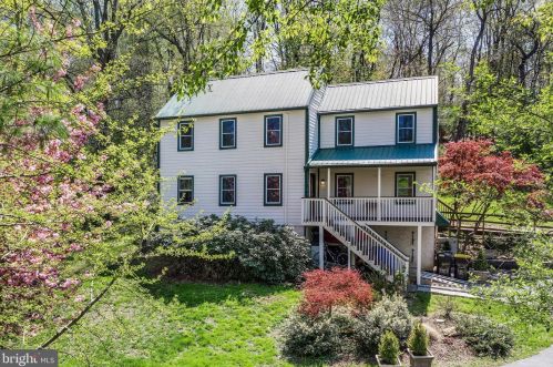638 Howellville Rd, Berwyn, PA 19312-1040
