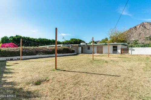 5501 Camelback Rd, Phoenix AZ 85033-1642 exterior