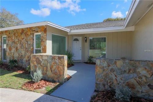 18407 Swan Lake Dr, Lutz, FL 33549-5872