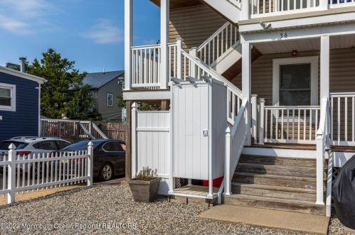 36 Carteret Ave, Pelican Island, NJ 08751-1918