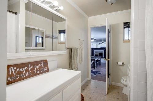 1090 Westward Dr, Hollister CA  95023-5717 exterior