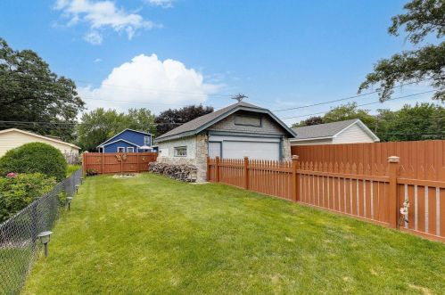 145 Frost St, South Saint Paul, MN 55075-3245