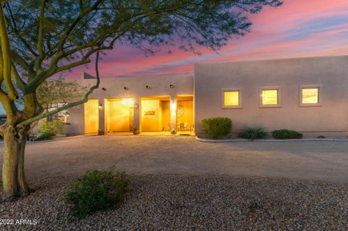 38825 29th Ave, Phoenix, AZ 85086-9537