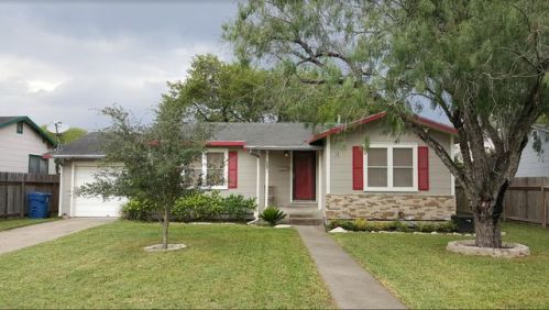 603 9th St, Bishop, TX 78343-2901