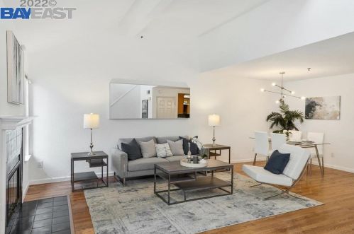 1505 Foxhollow Ln, Daly City, CA 94014-3453