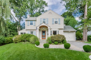 15 Briarcliff Rd, Larchmont, NY 10538-1731