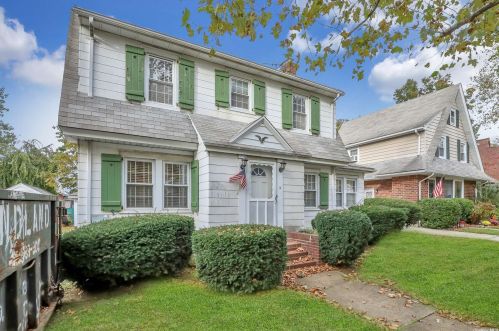 3 Ontario Rd, Floral Park, NY 11001-4110