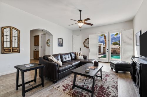 52090 Avenida Mendoza, La Quinta CA  92253-3296 exterior
