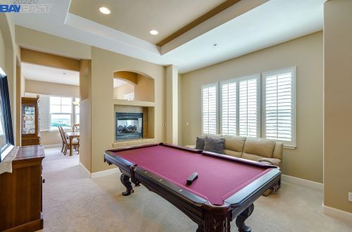 8765 Wild Iris Dr, Gilroy CA  95020-7935 exterior