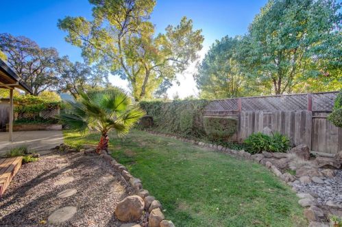 2415 Tamarisk Dr, Santa Rosa CA  95405-8435 exterior