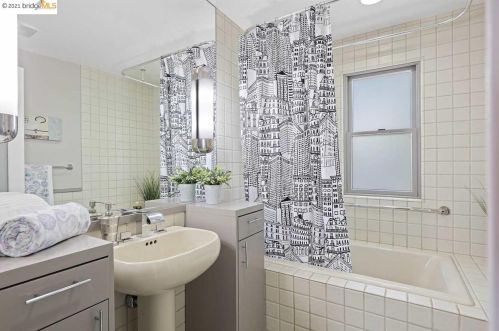 4221 Gln Ave, Oakland CA 94611-4349 exterior