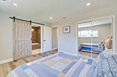 6570 Inglewood Dr, Pleasanton CA  94588-3825 exterior