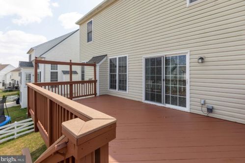8987 Birch Bay Cir, Lorton VA  22079-5660 exterior