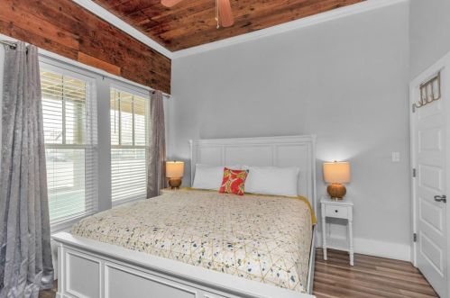 2223 33 St, Galveston TX 77550-7505 exterior