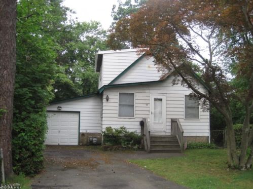 94 Papscoe Dr, Parsippany NJ  07054-3975 exterior