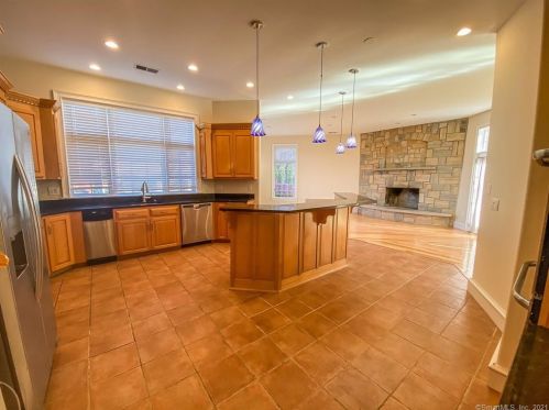400 Rockwood Dr, Southington, CT 06489-4662