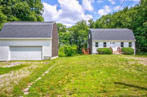 21 Belfield Dr, Providence RI  02919-1801 exterior