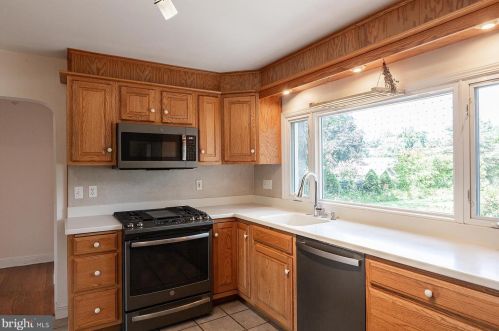 2037 Stone Mill Rd, Lancaster PA  17603-6053 exterior