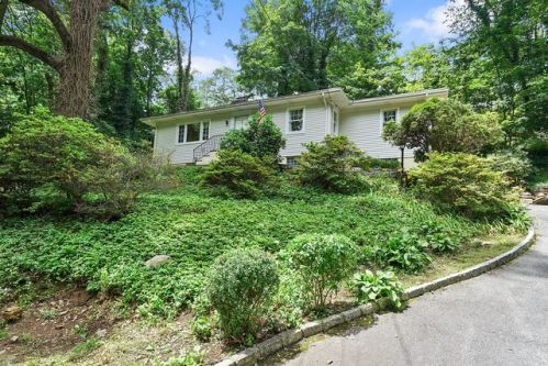 985 Scarsdale Rd, Scarsdale, NY 10583-4852