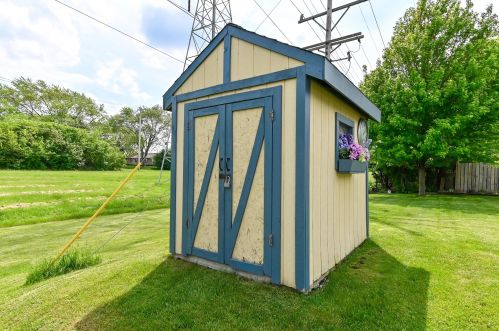 7021 Waterford Ave, Milwaukee WI  53220-2419 exterior