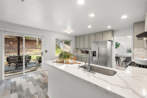 208 Bald Eagle Dr, Vacaville CA  95688-1054 exterior
