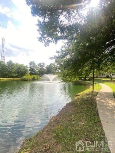 92 Kensington Dr, Piscataway NJ  08854-2175 exterior