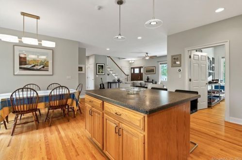 1 Reservoir Dr, Wallingford CT  06492-1862 exterior