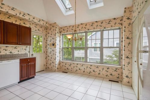 7 High Ridge Rd, Crotonville NY  10562-1970 exterior