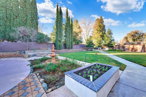 131 Feather Riv Cir, Vacaville CA 95688-8749 exterior