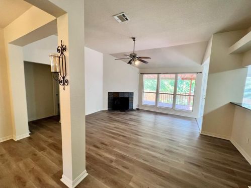 4324 Stone Hollow Way, Euless TX  76040-8505 exterior