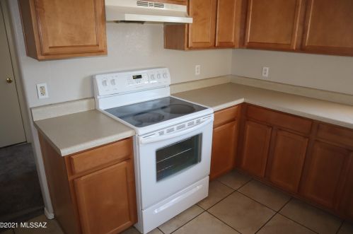 5751 King Salmon Ct, Tucson, AZ 85706-3537